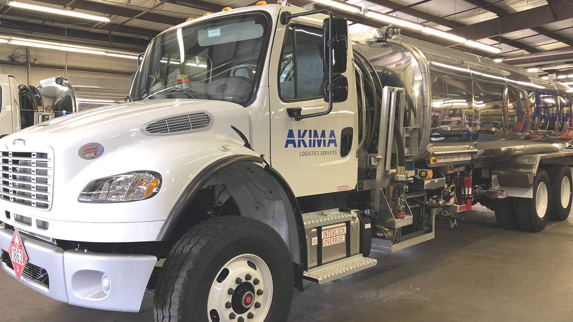 Akima fueling truck